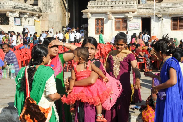 Indiai nő kívül egy templom, Hampi — Stock Fotó