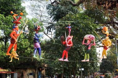 Fort Cochin central Park'ta renkli heykelleri