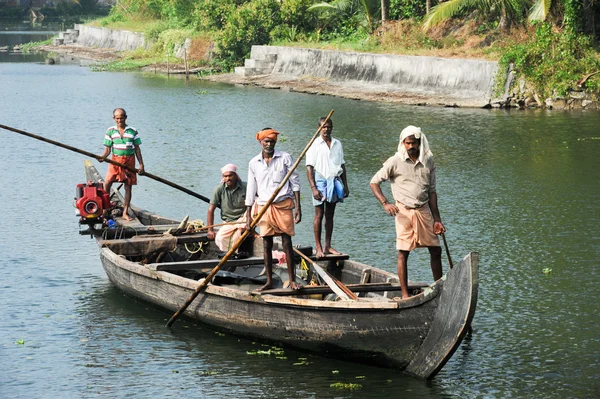 Visser varen op een boot — Stockfoto