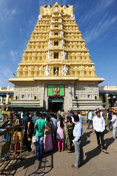 Sri chamundeswari Tempel auf der Spitze des Chamundi Hügels — Stockfoto