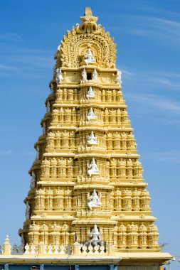 Sri Chamundeswari Tapınağı Chamundi tepenin üst kısmında