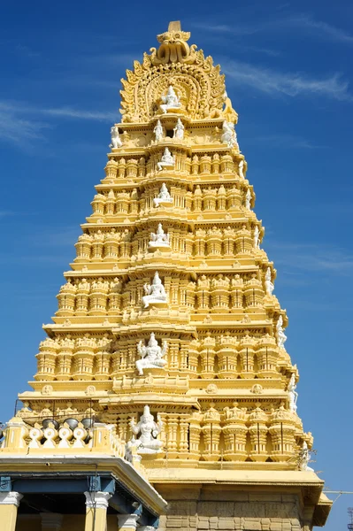 Sri chamundeswari Tempel auf der Spitze des Chamundi Hügels — Stockfoto