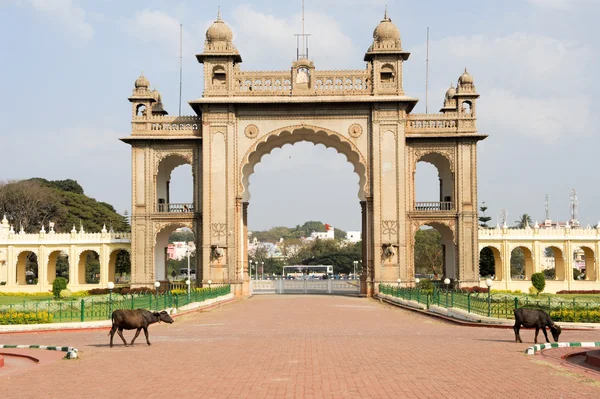 Puerta del Palacio de Mysore —  Fotos de Stock