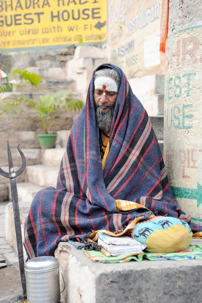 A meditáció egy hágó a Varanasi Szent ember — Stock Fotó