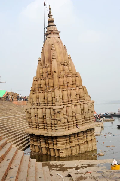 Templo en los Ghats del río Ganges —  Fotos de Stock