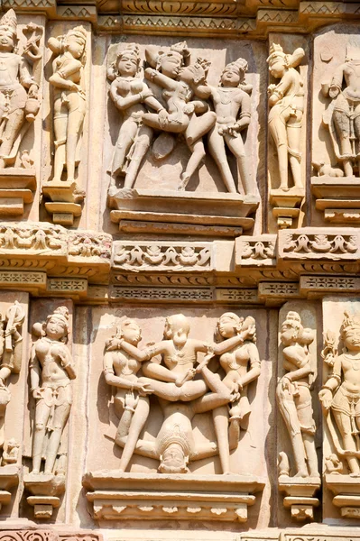 Detalle de las obras de arte en los templos de Khajuraho — Foto de Stock