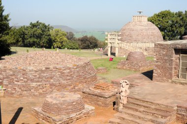 Hindistan kasabada Sanchi Sanchi Stupa bulunur