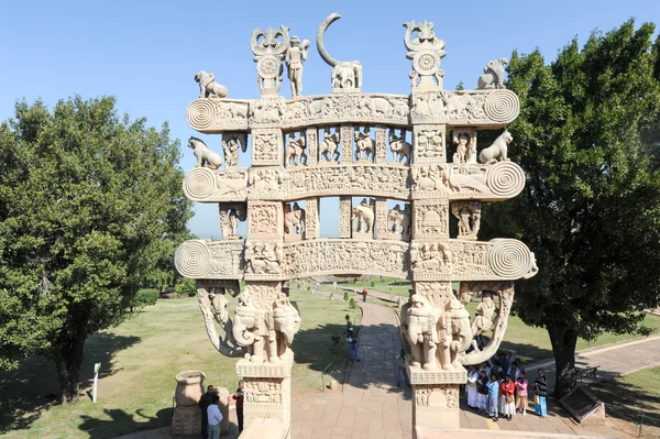 Detalhes da decoração esculpida da porta de entrada do norte para o Grea — Fotografia de Stock