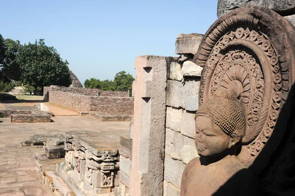 Άγαλμα του Βούδα στην Στούπα σε Sanchi, Ινδία — Φωτογραφία Αρχείου