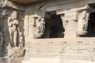 Hindistan Aurangabad yakınındaki Ellora mağaralar