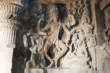 Heykeller Ellora üzerinde mağaralar Hindistan Aurangabad yakınındaki