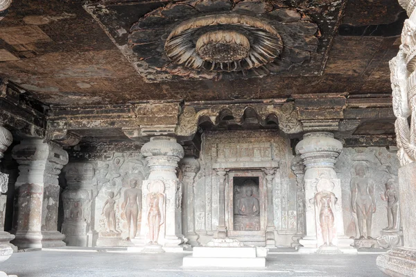 エローラ石窟の仏陀の像は、インド アウランガーバード近郊洞窟します。 — ストック写真