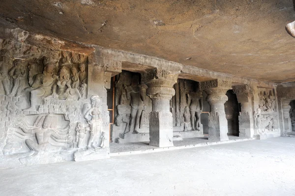 Estatuas en las cuevas de Ellora cerca de Aurangabad en la India — Foto de Stock