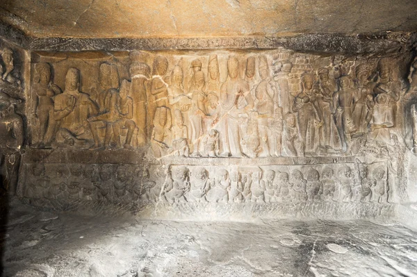 Estatuas en las cuevas de Ellora cerca de Aurangabad en la India — Foto de Stock