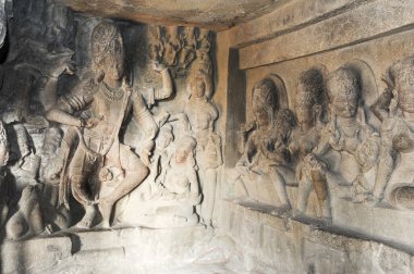 Heykeller Ellora üzerinde mağaralar Hindistan Aurangabad yakınındaki