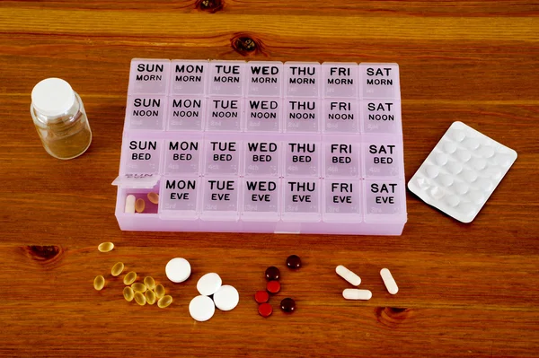 Щомісячний таблетки планувальник — стокове фото