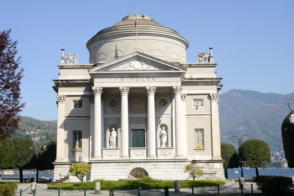 Monument til Alessandro Volta i Como på kursiv - Stock-foto