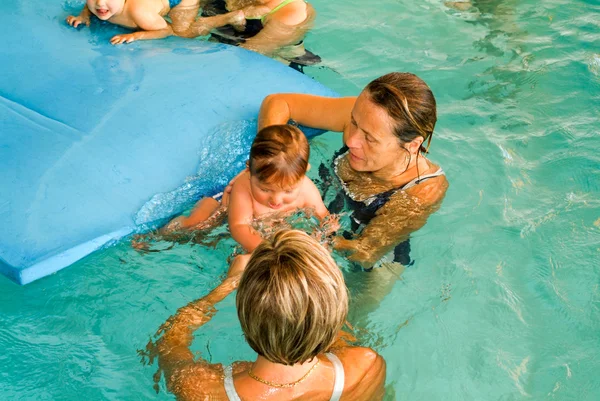 Early development swim teaching class for infants — Stock Photo, Image