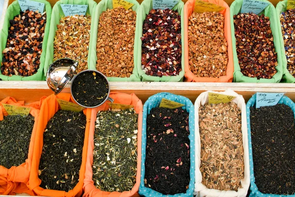 Tè e spezie in un mercato — Foto Stock