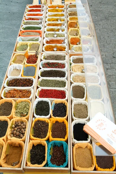 Thee en specerijen op een markt — Stockfoto