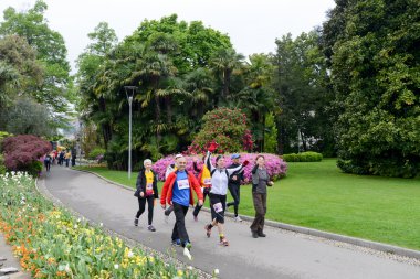 Lugano İsviçre üzerinde yürüyüş Yarışması sırasında insanlar