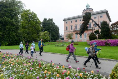 Lugano İsviçre üzerinde yürüyüş Yarışması sırasında insanlar