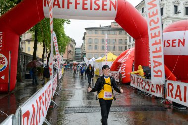Lugano İsviçre üzerinde yürüyüş Yarışması sırasında insanlar