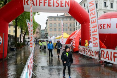 Lugano İsviçre üzerinde yürüyüş Yarışması sırasında insanlar