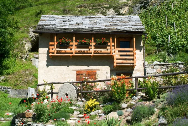 Rural house at the village of Acquarossa on Blenio valley — Stock Photo, Image