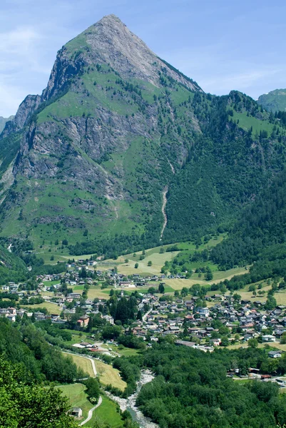Landschaft im Dorf Olivone — Stockfoto