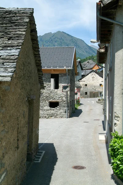 Antiguas casas rurales en el pueblo de Dangio — Foto de Stock