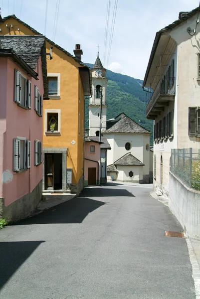 Vecchie case rurali nel villaggio di Dangio — Foto Stock