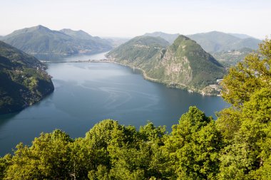 Lugano Körfez Monte Bre üzerinden görüntü