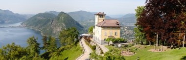 Mount Bre üzerinden Lugano Körfez Panoraması