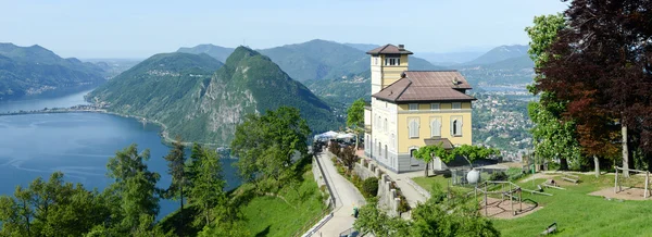 Panorama del Golfo de Lugano desde el Monte Bre — Foto de Stock