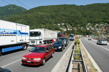 Gotthard tüneli yakınındaki Araçlar