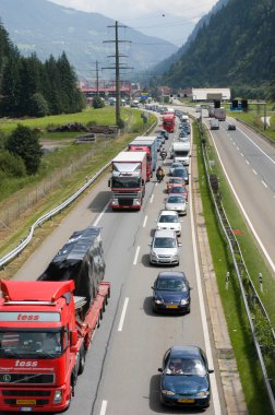 Gotthard tüneli yakınındaki Araçlar