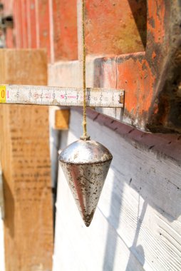 Pendulum for construction of wall