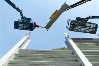 İşçi ve araçlar asfaltlama yapmak