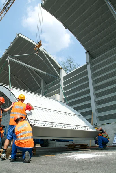 Workers during the installation of noise barriers — Stock Photo, Image