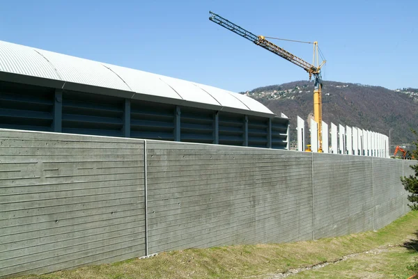 Barriere acustiche sull'autostrada — Foto Stock