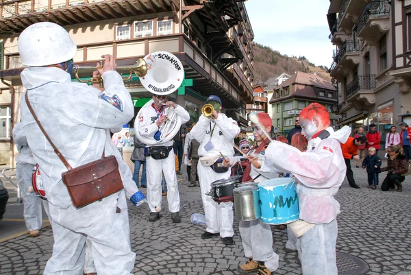 Kostümleri katılımcılar carnival gerçekleştirmek — Stok fotoğraf