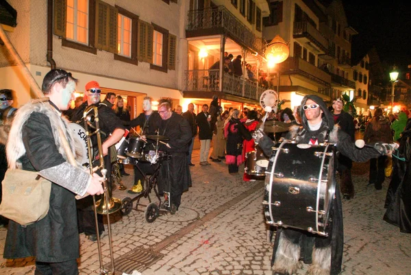 Kostümleri katılımcılar carnival gerçekleştirmek — Stok fotoğraf