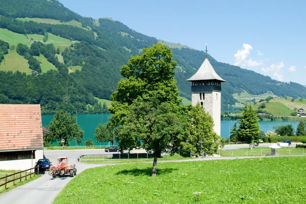 Aldeia e lago de Lungern — Fotografia de Stock