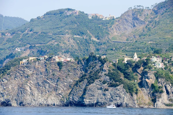 Los pueblos de Corniglia y en la parte superior de San Bernardino —  Fotos de Stock