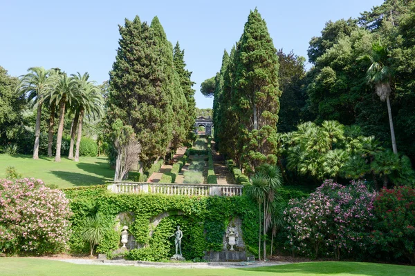 Tuin van een villa in Levano op Ligurië — Stockfoto