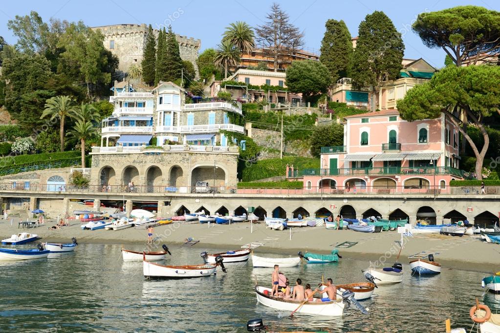La Spiaggia Di Levanto In Liguria Italia Foto Editoriale