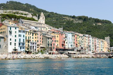 Portovenere denizden şehrin görünümü