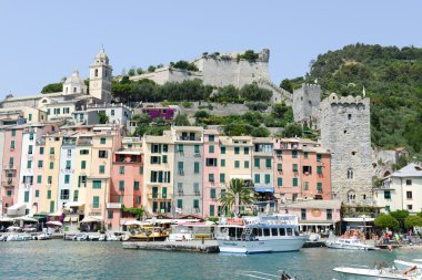 Portovenere denizden şehrin görünümü