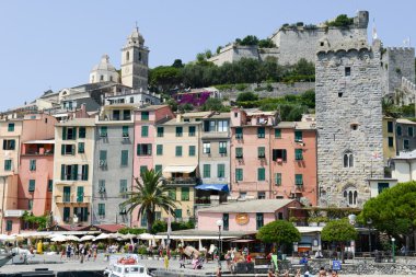 Portovenere denizden şehrin görünümü